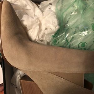 Kendall and Kylie Bootie light natural suede